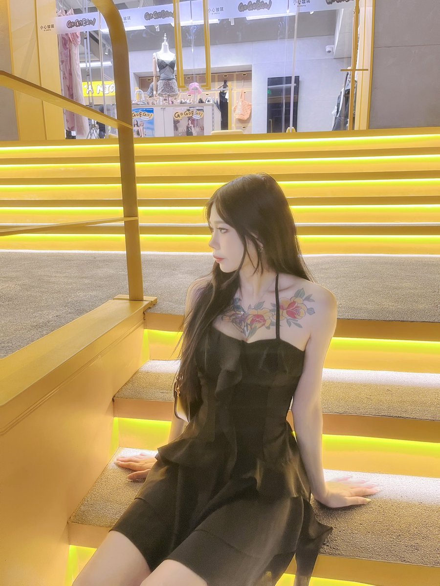 黄推福利内容 - 成都佩佩小盆友(四川)的精彩图片 福利姬成都佩佩小盆友(四川)分享的黄推图片2 - 网红私拍内容