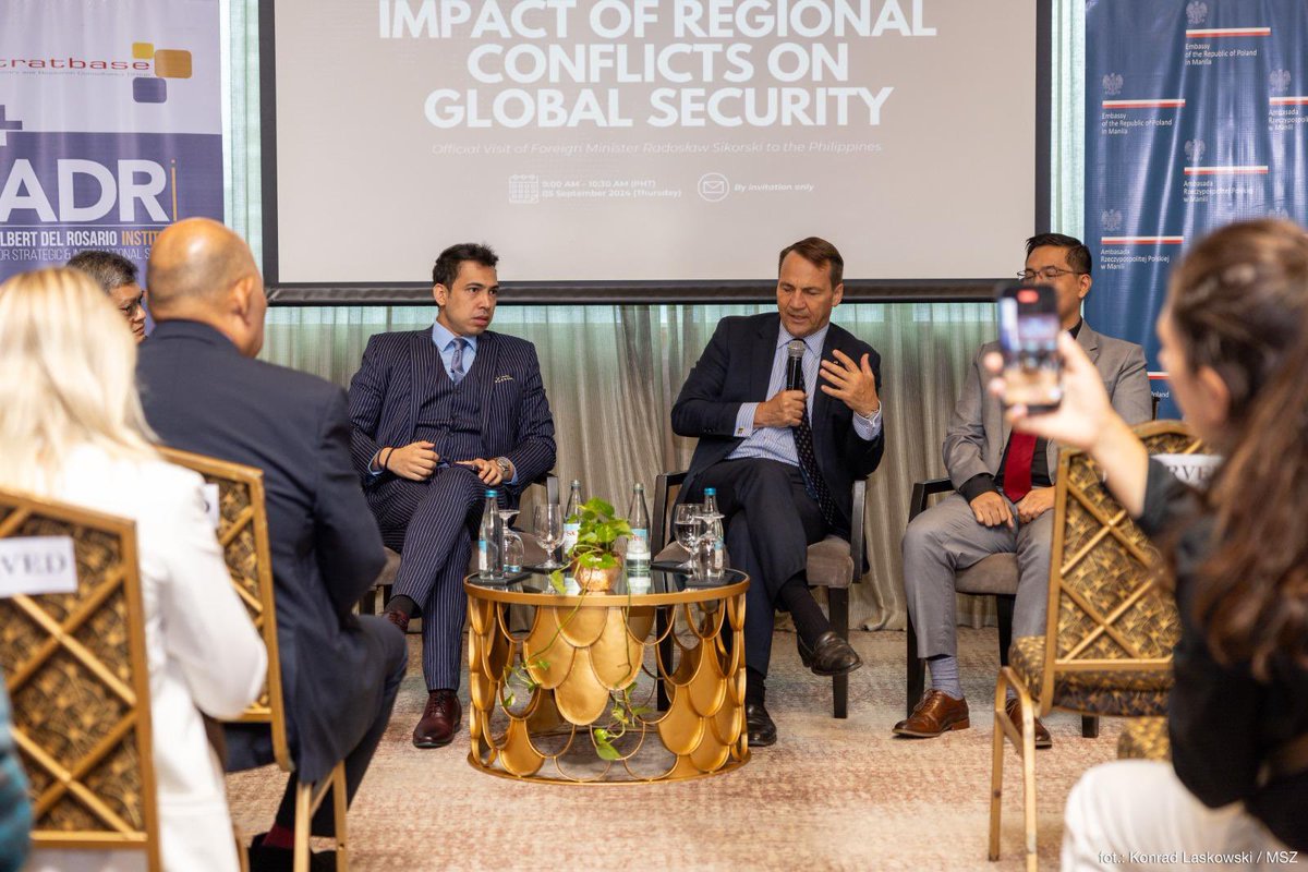 Putin signed a border treaty with Ukraine and has breached it. But yes, go sign another one, for sure he will respect it. 
How can you trust a leader who sends his troops to Crimea saying “these are not my men” and some years later he gives them medals? 

Credibility matters.