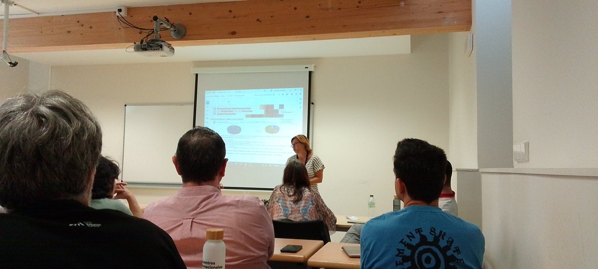 <a href="/UMU/">Universidad Murcia</a> La nostra companya Mònica Suils del <a href="/GrupLIEC_UAB/">grupLIEC</a> i <a href="/ICEUAB/">ICE de la UAB</a>
presenta els resultats d'una activitat per promoure el pensament crític a 3r d'ESO sobre el consum d'aigua en ampolles de plàstic.