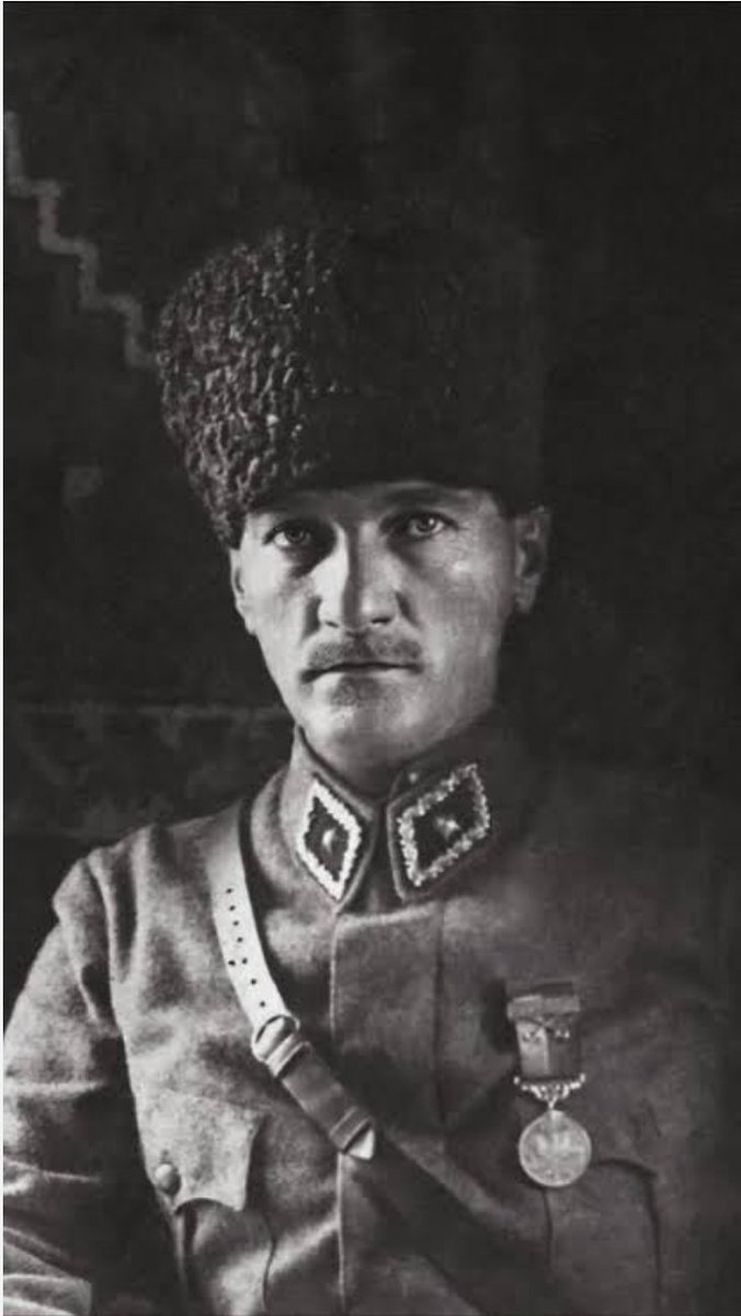 "Mustafa Kemalin Askerleriyiz" diyen tegmenlere soruşturma başlatılmış.. 

EVET MUSTAFA KEMAL'İN ASKERLERİ BURADA MI ?
Bi ses verin hele 🇹🇷