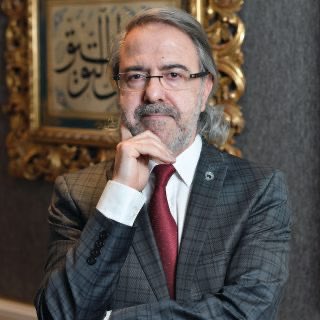 Yeni Akit yazarı Mustafa Armağan:

“Teğmenlerin yemini, ‘Başkomutanınız olarak konuşuyorum’ diyen Cumhurbaşkanı Recep Tayyip Erdoğan’a, ‘Biz seni değil, Mustafa Kemal’i başkomutan tanıyoruz’ demektir.”