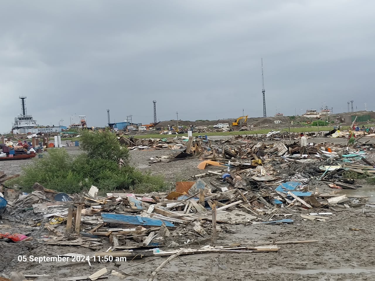 Mega demolition drive in Kandla; around 600 illegal encroachments bulldozed