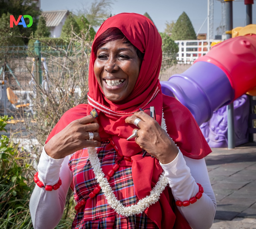 Qui aurait cru qu'un jour Fati de la série iconique "la famille bobodiouf " allait venir à Djibouti et porter les habits traditionnelles du pays ? 

C'est ça on dit PROMOTION DE LA CULTURE !