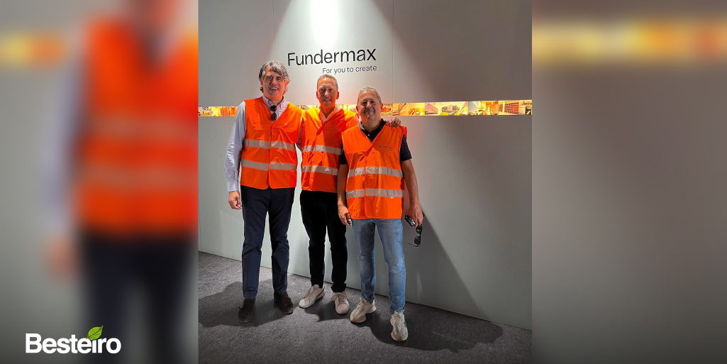 MaderasBesteiro's tweet image. 🔸El gerente de #MaderasBesteiro @CarballoLama  y nuestros compañeros de compras, Santiago y Fernando, durante la visita a la fábrica de #Fundermax en Austria, nuestro principal proveedor de HPL con el que elaboramos el aplacado a la carta con sello Besteiro, Best•Lam👌
