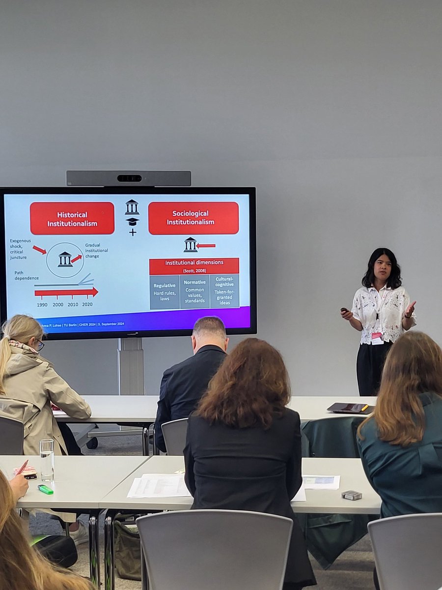 JensJungblut's tweet photo. @annapriscalohse @TUBerlin presenting her great book on crises and disruptive change in higher education using the example of Covid's and Brexit's influence on internationalization of HE @cher2024conf
#cher2024conf

https://t.co/h35vyJFukO https://t.co/op6GJieLgN