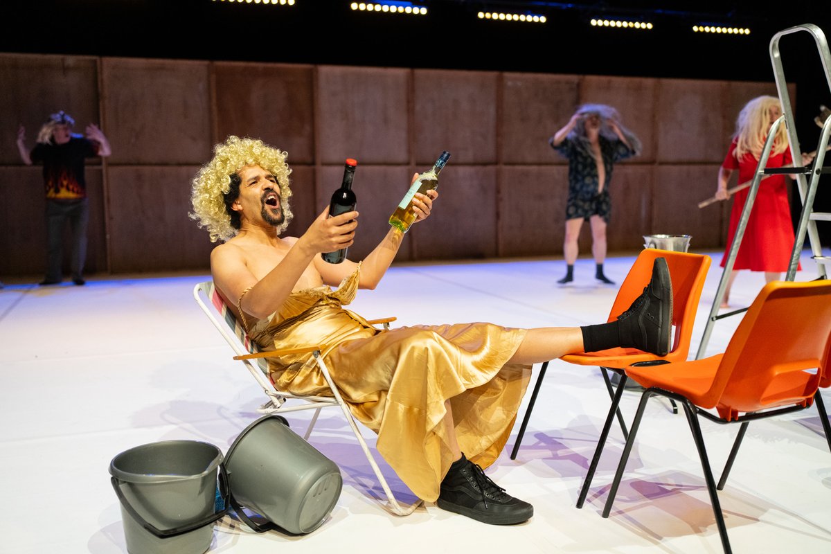 ForcedEnts's tweet photo. @davidmicklem This October you can see a range of FE's new and classic work in London in a series of performances and collaborations. New show, Signal to Noise, is also touring the Ireland and UK.
Tour dates: https://t.co/SgEIbieMMB
#FE40
Image: @hugoglendinning https://t.co/uyRHEFnEqu
