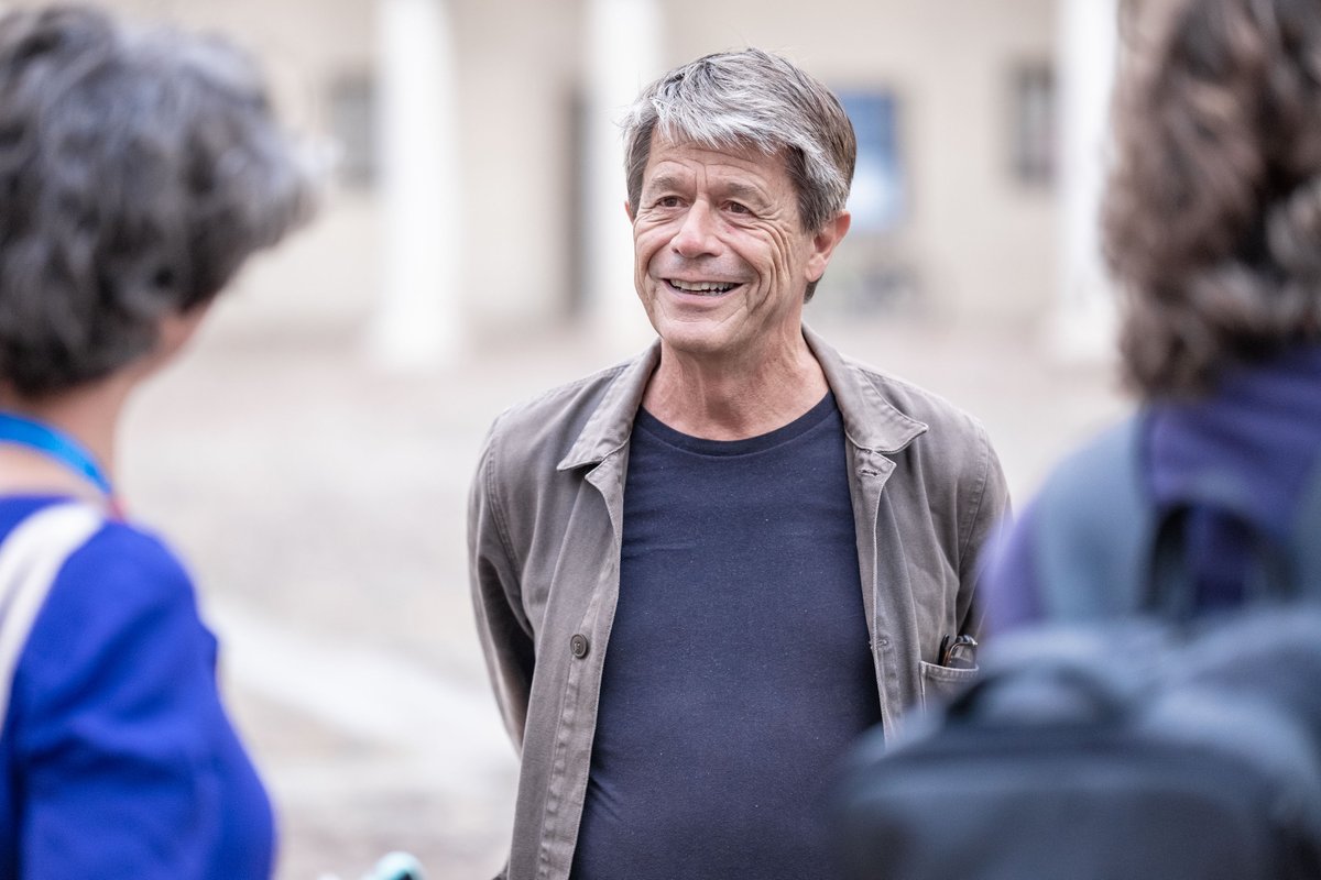 festletteratura's tweet image. Ucronia – ultima opera di Emmanuel Carrère presentata ieri al Festivaletteratura insieme al critico letterario e scrittore @vlatronico  – esplora le possibilità del divergente, degli "e se" della nostra vita.

#festlet