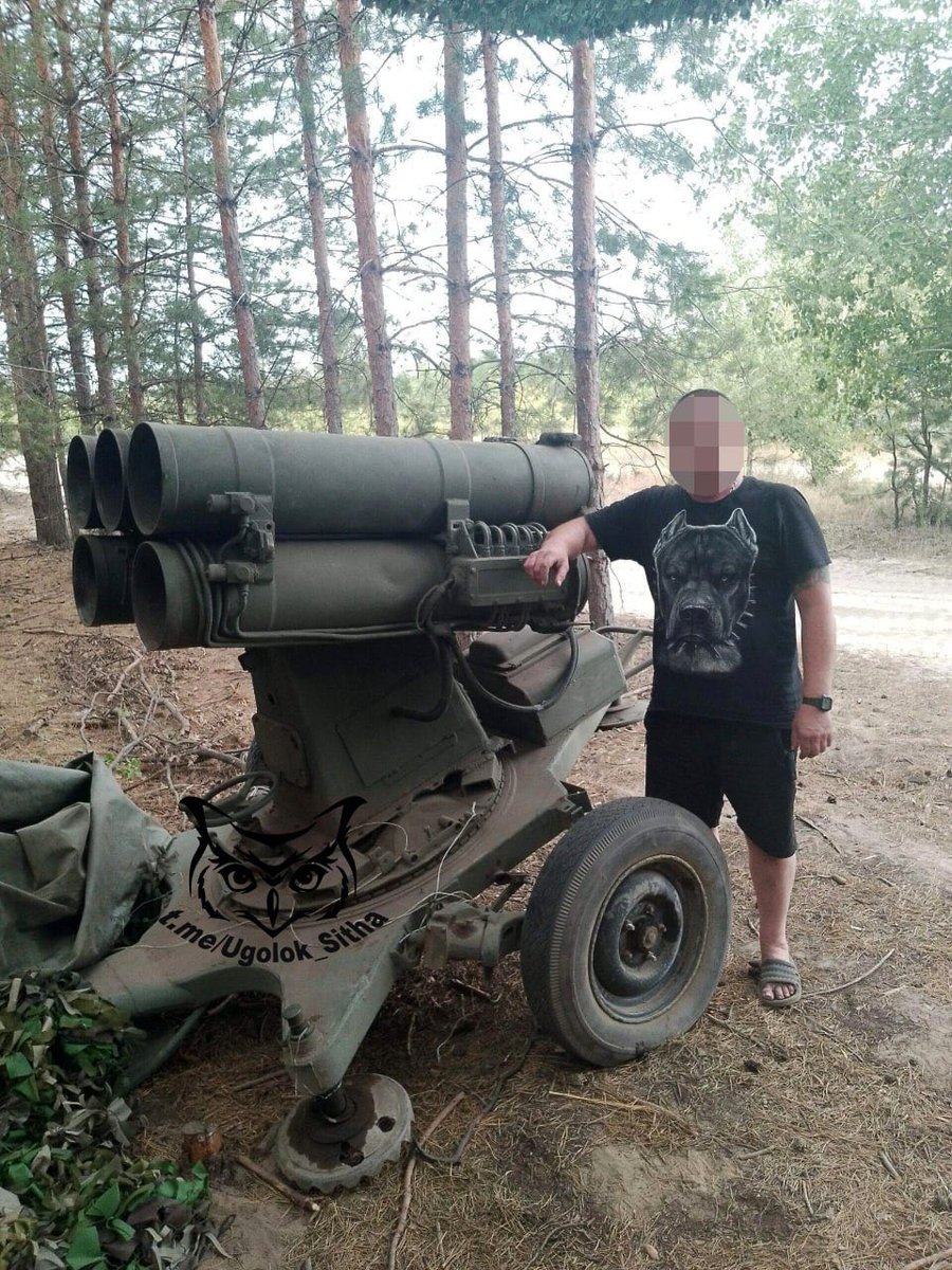 "Ураган" скрестили с "Рогаткой": уникальную РСЗО показали впервые

В результате получилась РСЗО, похожая по своей конструкции на советскую десантную РПУ-14 или китайскую Type 63. Правда, если у первой калибр был 140 мм, а у второй 107-мм, то у этого образца - 253,5-мм.