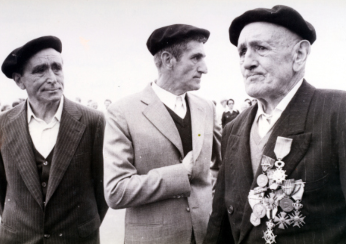 DrHelenFry's tweet image. Florentino Goikoetxea Beobide (right) at an award ceremony for his participation in the Comet Line network, where he escorted downed and injured Allied (British) airmen across the Pyrenees to safety, via secret escape routes, eventually leading to their repatriation to Britain.