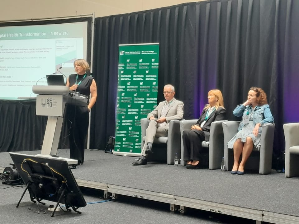 rcnme_se's tweet photo. Loretto Grogan, National Chief Nursing and Midwifery Information Officer HSE discussing digital changes for Nursing &amp; Midwifery staff including virtual wards &amp; the Health App
@loretto_grogan @HSE_HR @NurMidONMSD @CeireRochford @JudyRyan22 @NMPDUKilkenny
#nursemidwifechangeconf24 https://t.co/oyGDHnLRtP