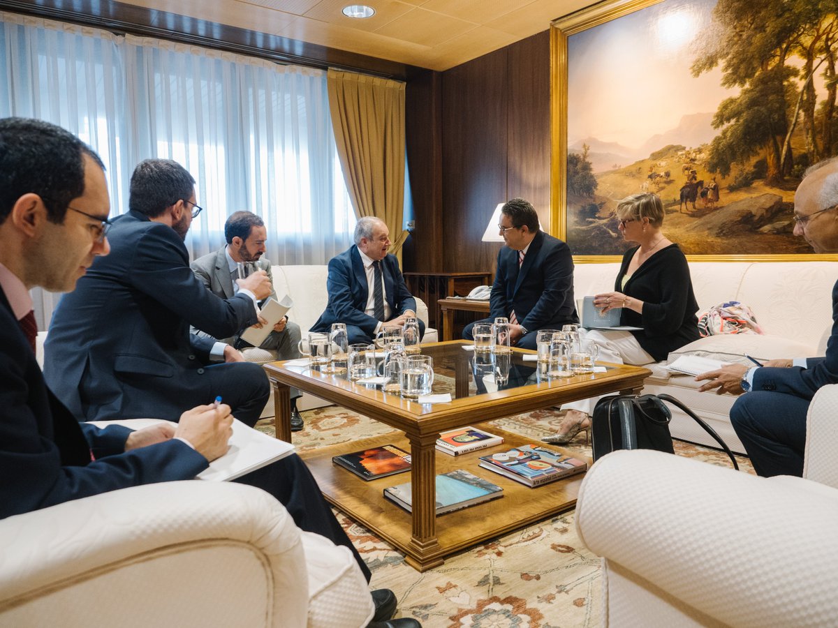 minturgob's tweet image. Reunión en el @minturgob con representantes de la Asociación Española de Cogeneración (@AcogenOficial) para impulsar el diálogo sobre energía #eficiente y #sostenible en la industria

🌱Esta tecnología permite ahorrar emisiones de CO2 y contribuye a la descarbonización industrial