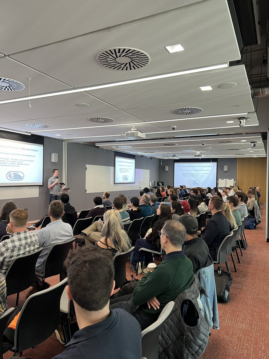 Glasgow Computational Biology Community (@glasgowcompbio) on Twitter photo And so we start with a beautiful talk from <a href="/pauldwkirk/">Paul DW Kirk</a> explaining Bayesian multi-view clustering techniques with big data #cbc24 And so we start with a beautiful talk from <a href="/pauldwkirk/">Paul DW Kirk</a> explaining Bayesian multi-view clustering techniques with big data #cbc24
