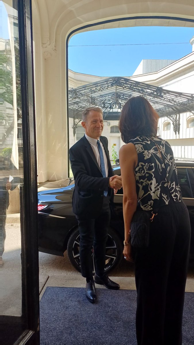 France_Autriche's tweet photo. Der designierte französische Botschafter in Österreich, Matthieu Peyraud, hat vorgestern sein Amt angetreten.

Sein Lebenslauf: https://t.co/rbCKFuEpbB

#Diplomatie #MinistèreEuropeEtAffairesEtrangeres #Ambassadeur
@francediplo @francediplo_DE @elysee @emmanuelmacron https://t.co/VMhpv9pq9B