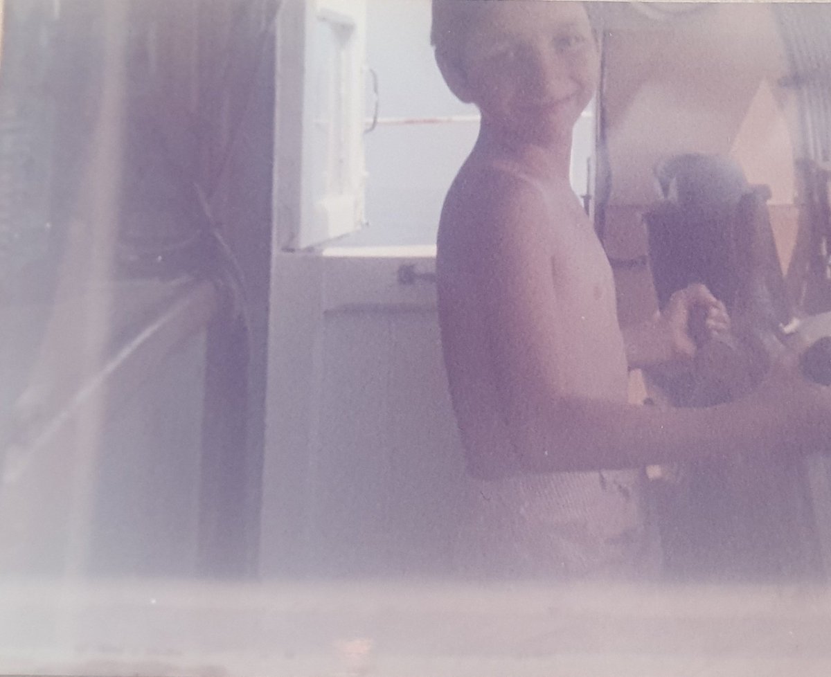 Estate 1984.
Avevo 5 anni ed oggi 40 anni dopo guardo il Mare con gli stessi occhi...