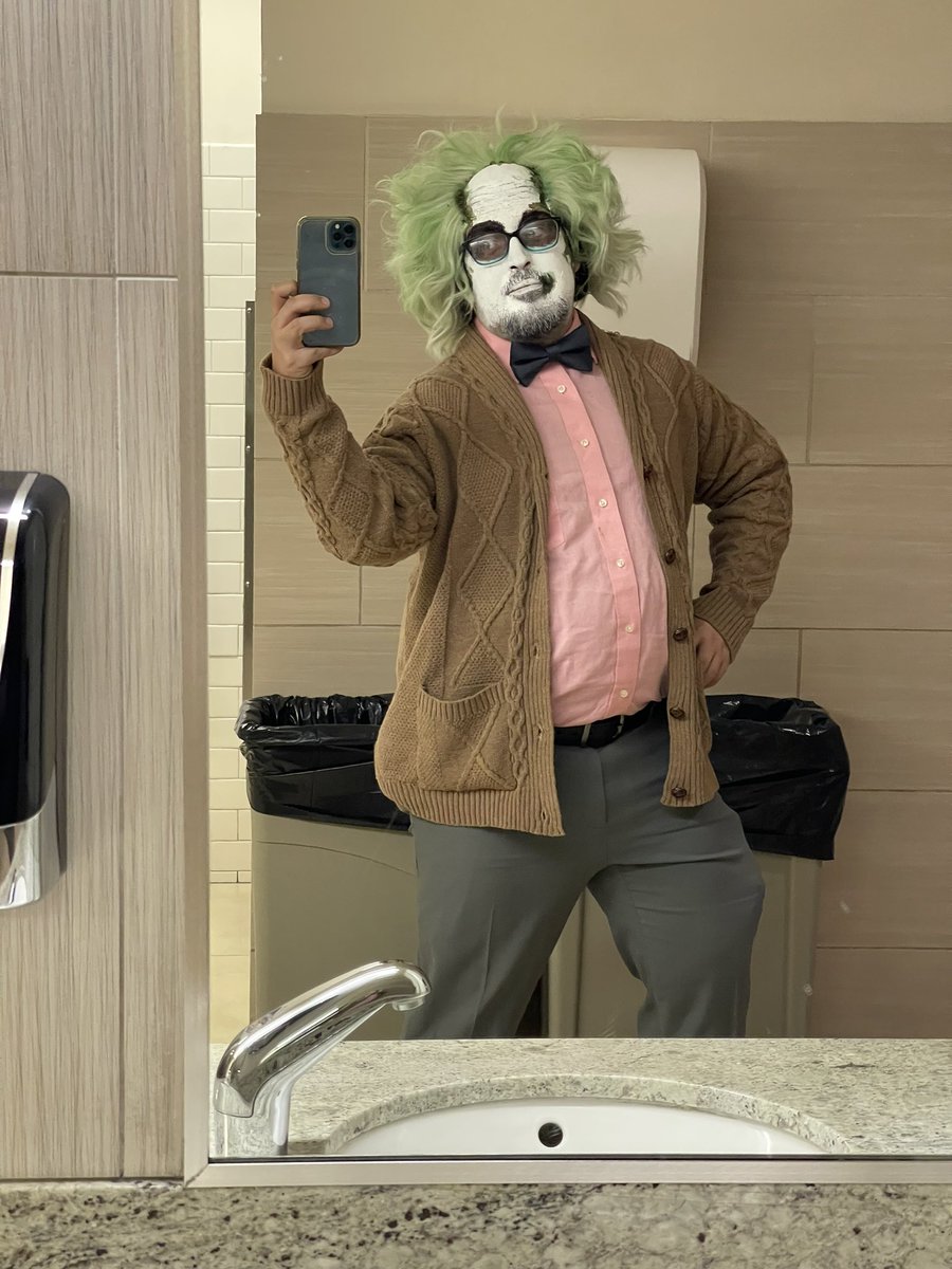 MaestroJax16's tweet photo. So like I mentioned, I enjoyed #BeetlejuiceBeetlejuice ! It was a pretty fun movie to sit down and watch. Hope everyone else who watches it will enjoy it too! https://t.co/GhiwrmqtKR