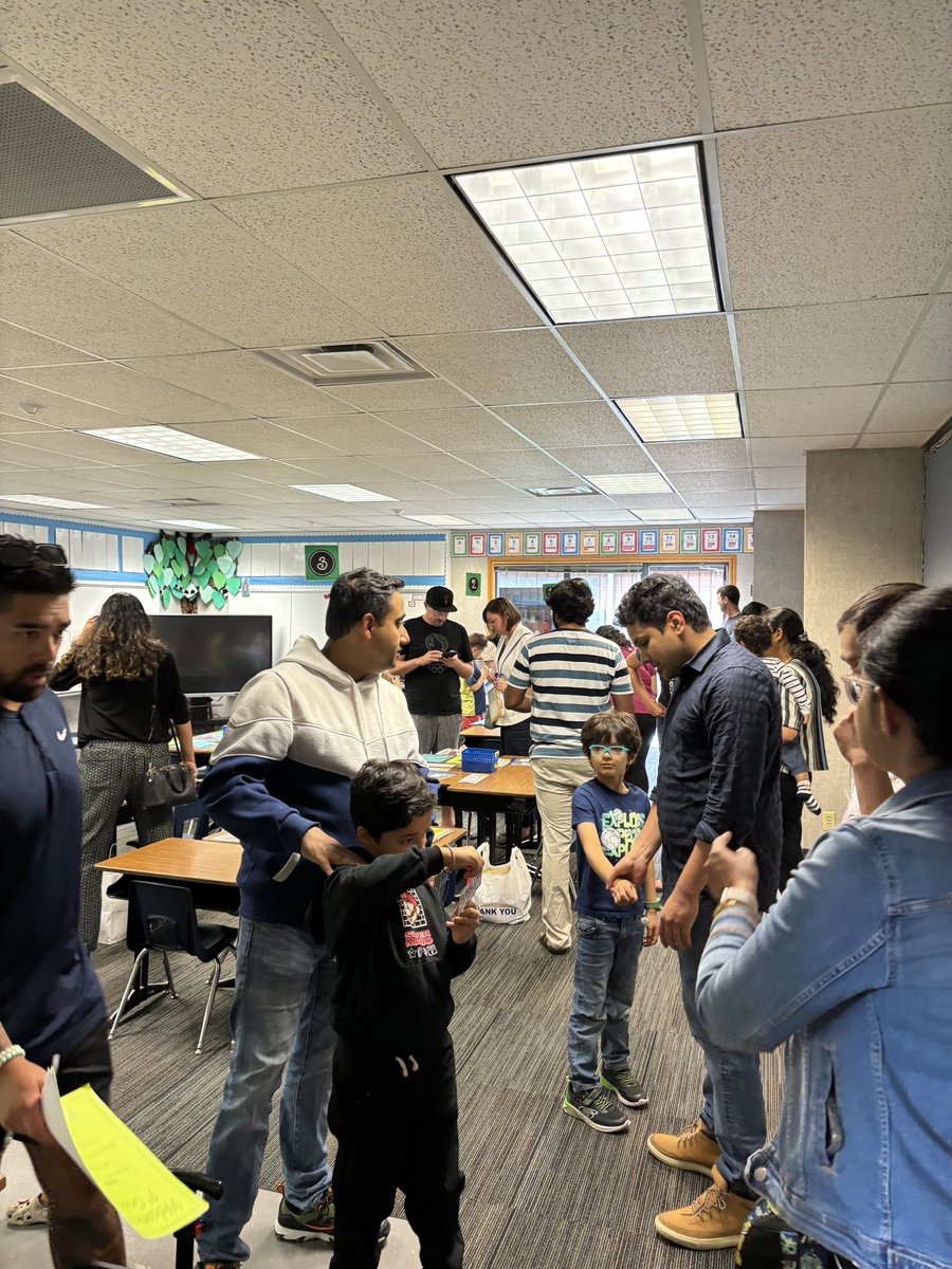 Meet and Greet was so fun! Students and families were so excited! <a href="/EPS_Region2/">Dr. Pete Misner</a> <a href="/EverettSchools/">Everett Public Schools.WA</a> <a href="/DrIanBSaltzman/">Dr. Ian B. Saltzman</a>