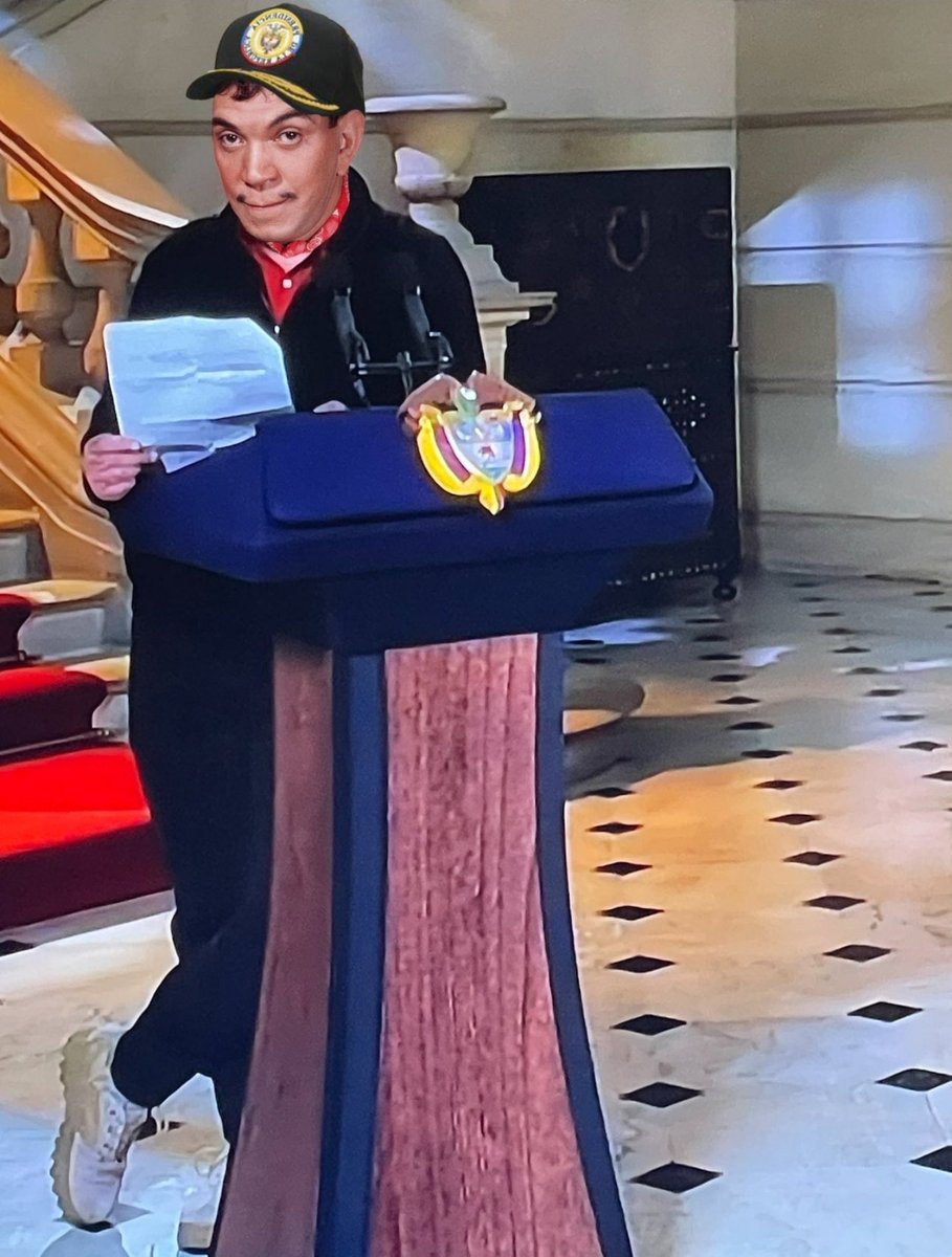 leoXXXX007's tweet photo. @petrogustavo La estrategia de "divide y vencerás",  no te resultará "amigo", tu discurso de odio solo cala en cerebros psicopaticamente resentidos.  Los camioneros son personas trabajadoras que no se prestan para el engaño, ahora con más fuerza el paro camionero debe mantenerse. https://t.co/IxaeEUMQpv