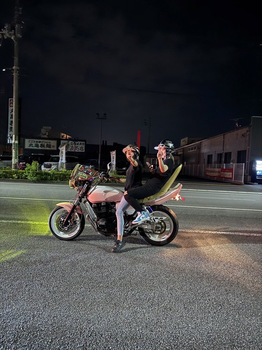 cn21_7's tweet photo. ここ最近をなんとなく載せてみます
バイク乗らしてくれる人達がおってたんまーにほんとたんまーに乗ってました。
いまだに監視みたいな事されて迷惑極まりない恐ろしい
気持ち悪い🤮🤮🤮 https://t.co/64LxK5R6V7