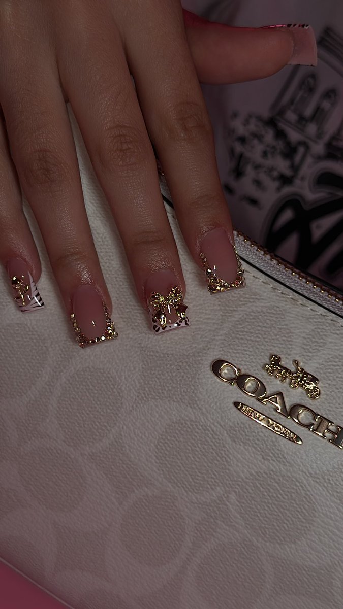 yahhknee's tweet photo. @nailsbyxoyanie on ig 🪞🪄 https://t.co/OXlVXJZ2gq
