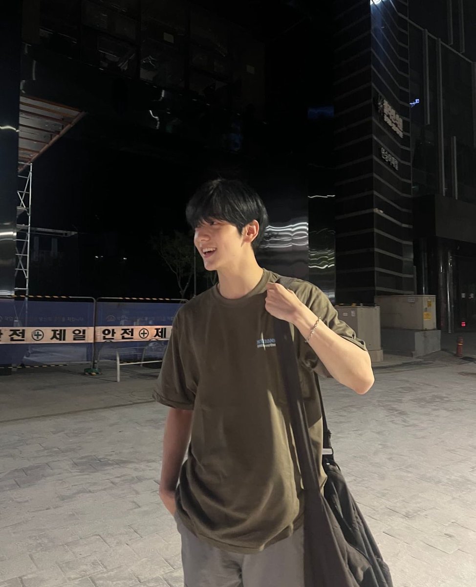 같이 시험공부하고 싶음
밤새 도서관에 있고 싶음