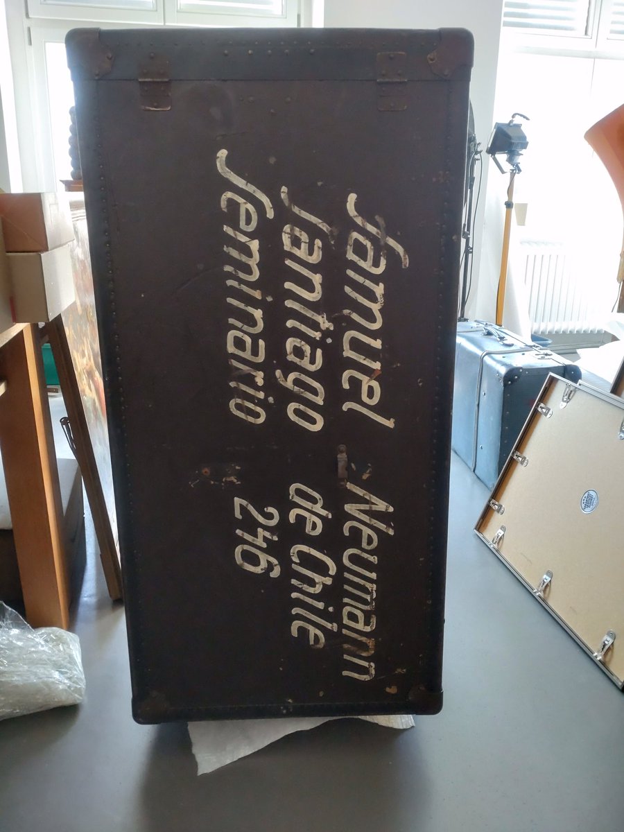 Am ersten Diensttag lag gleich mal ein überaus spannendes Exponat im "Briefkasten": Der Reisekoffer eines Cottbusser Juden, der 1938 nach Brasilien auswandern musste und nach 86 Jahren nun nach #Cottbus zurückgekehrt ist. Nun heißt es, mehr über Samuel Neumann herauszufinden!