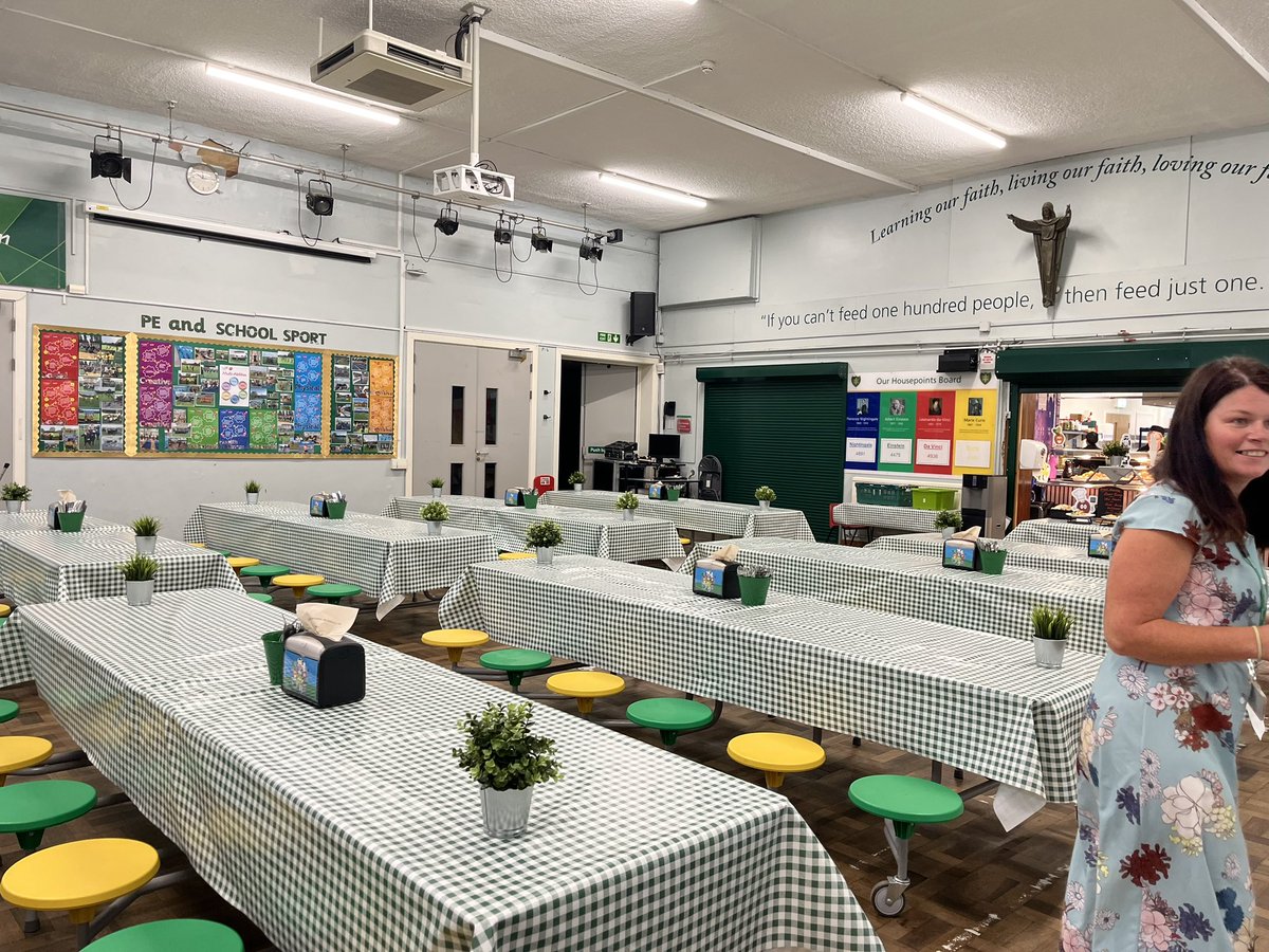 STMM20's tweet image. New catering company this term - children loved the new look and family service, food was delicious too! Thank you @OliveDiningLtd 🫒 😋🥗