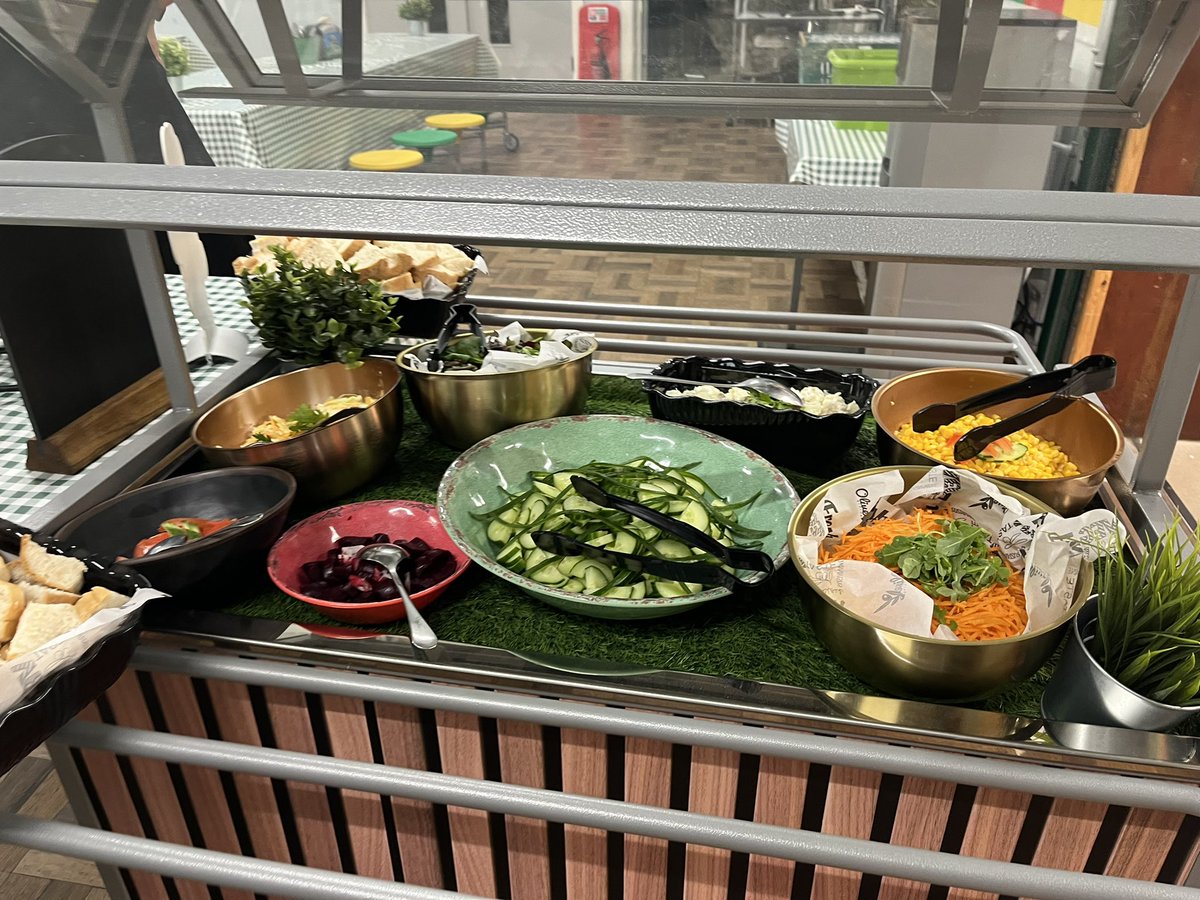 STMM20's tweet image. New catering company this term - children loved the new look and family service, food was delicious too! Thank you @OliveDiningLtd 🫒 😋🥗