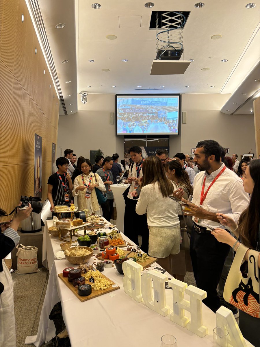 Export_Foodie's tweet photo. Fab few days @restaurantbarhk show. Really busy, great response to British Dairy, nice to see Hong Kong back online! Also had a successful event at the British Consulate last night, with key buyers &amp; distributors in the market 
#qualitycheesefrombritain #britishdairy #ahdbdairy https://t.co/Z3x41ksTxR