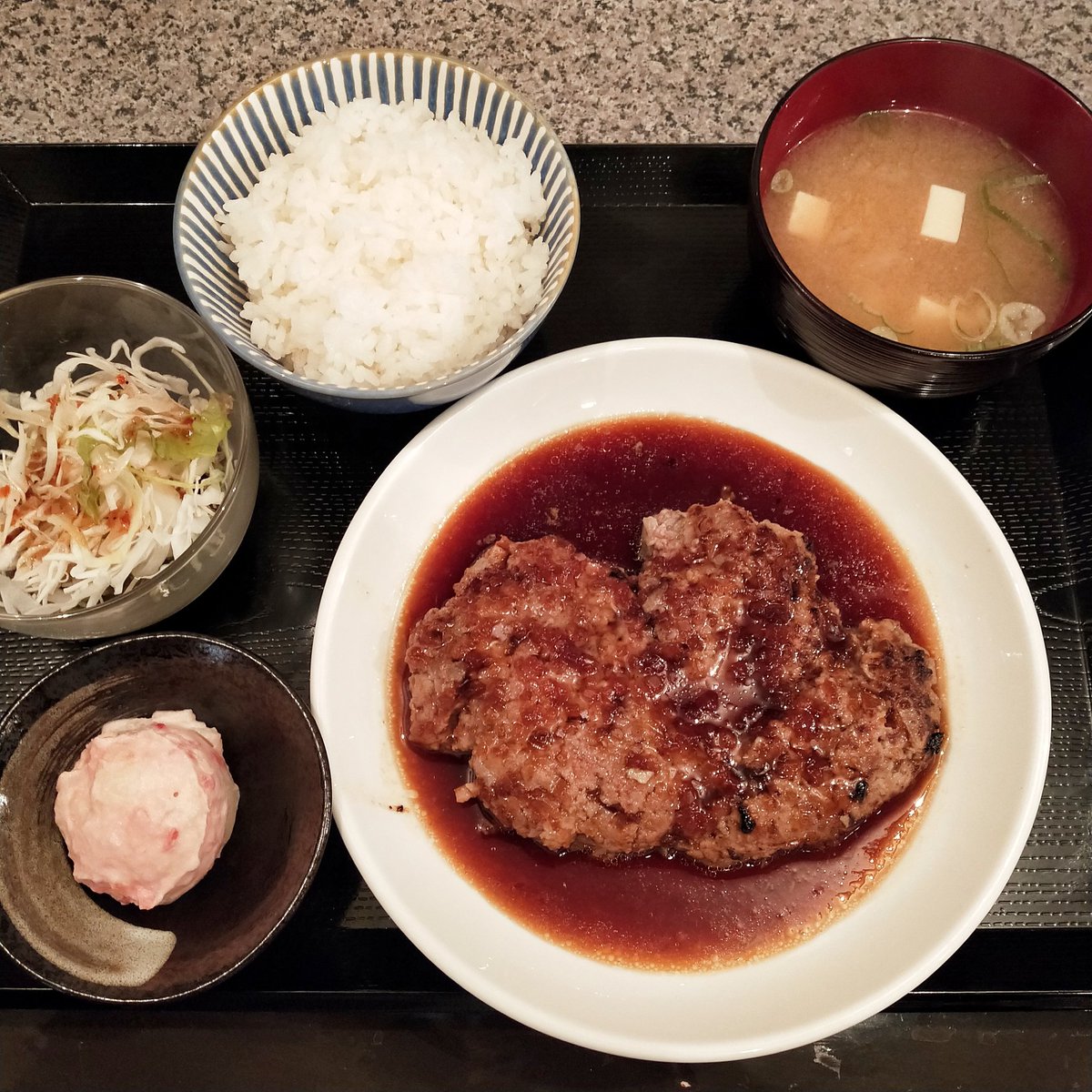 ビックリハンバーグ ee8da92765ecb78d5f05a16d8349a5