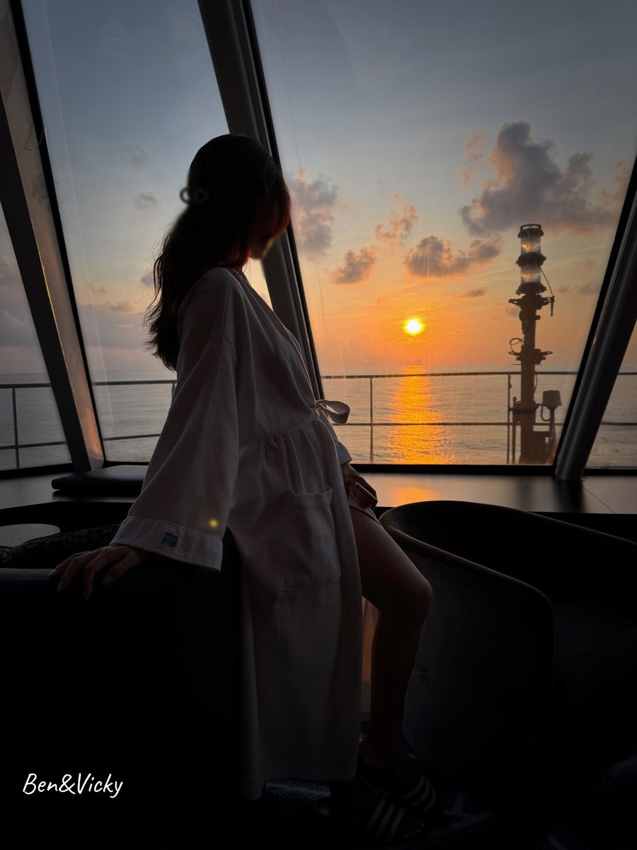 有沒人想來船上上我的床🛏️一起看夕陽呢🤎

#夫妻情侶 #同房換不換 #清新不清新 https://t.co/VDFoSmc4tO