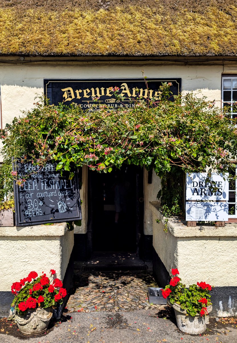 The Open Door in association with #PubSignThursday and #AdoorableThursday 
Drewsteignton