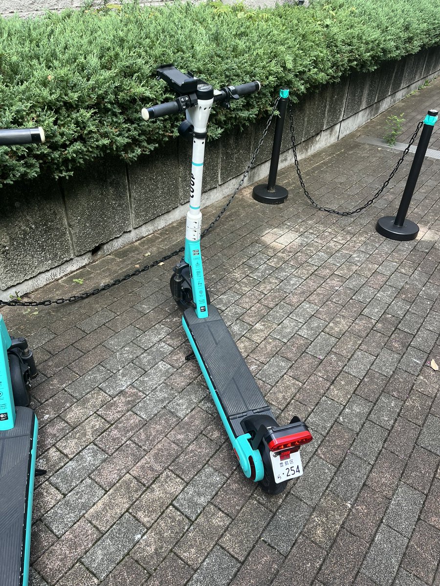 seaka829's tweet photo. 人生初LUUP！
乗ってみての所感
・走りはじめのバランス取るのがちょいムズイ
・坂道は速度落ちるけど、問題なく登れる
・こがなくていいから汗かかない
・予約→乗車が某自転車シェアよりスムーズですき（オートスキャン機能強し）
・夜光るの可愛い

富山にも欲しいです
#乗り手のリテラシー大切 https://t.co/kXtqQyf2y0