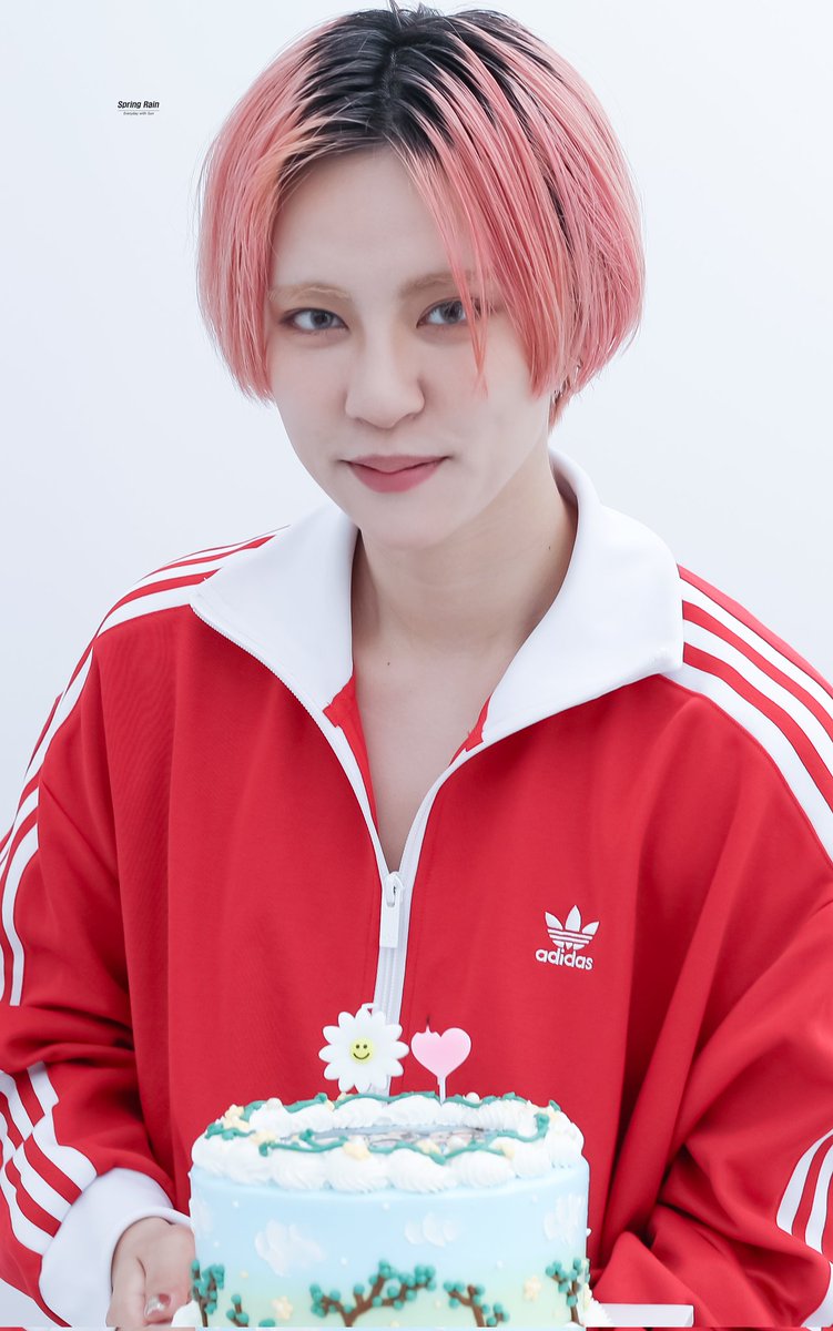 무슨 사진 올릴까 하고 쭉 보다가 웃긴 사진 발견
케이크 나왔습니다 오죠사마, 
하는 느낌야..