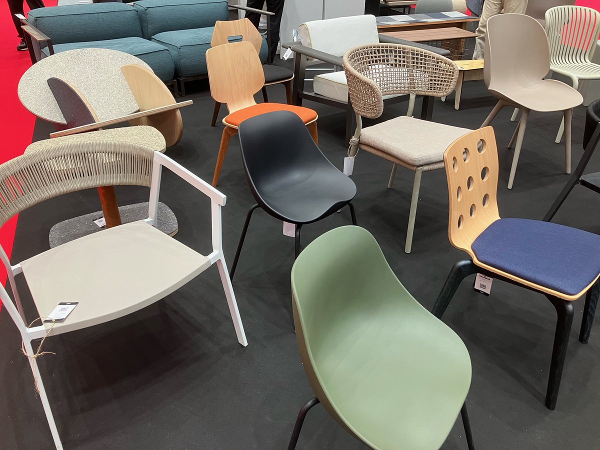 Arc_and_Tec's tweet photo. 「東京ギフトショー LIFExDESIGN」に出展されている「商店建築ラウンジ」に行ってきました。
色んなデザインの椅子が展示されていました✨
それらの椅子に座って、美味しいコーヒーをいただきながらセミナーに参加させていただきました!
#商店建築
#Imhome.
#ギフトショー
#LIFExDESIGN https://t.co/SyqchNiaOq