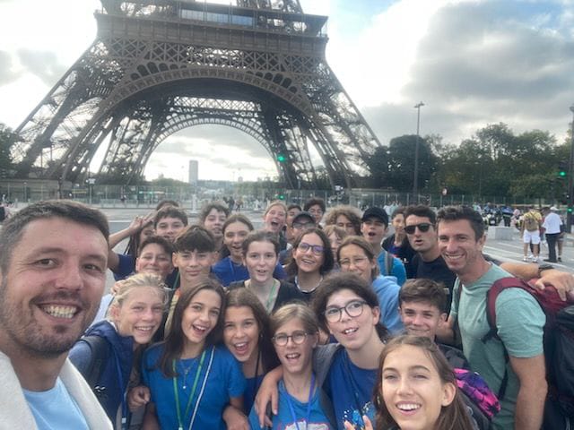 dsden64's tweet image. .@AcBordeaux @dsden64 @jeuxolympiques
[Jeux Paralympiques Paris 2024]
Les élèves de 4e du collège Marguerite de Navarre de @Ville_Pau ont l&apos;honneur d&apos;assister aux épreuves de tennis-fauteuil aux Jeux Paralympiques de Paris.
👍🎾🇫🇷
#JOP2024 
#handicapping 
#Paris2024