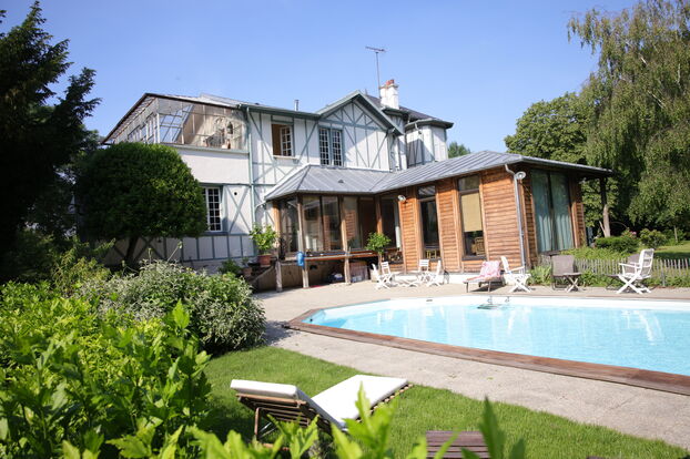 castthings's tweet photo. Je recherche une maison avec #piscine extérieure pour une journée de #shooting à moins de 35km d'une Porte de Paris, sur une journée durant la dernière semaine de septembre.

https://t.co/pp0hA3iaGi https://t.co/ybe5MIB8be