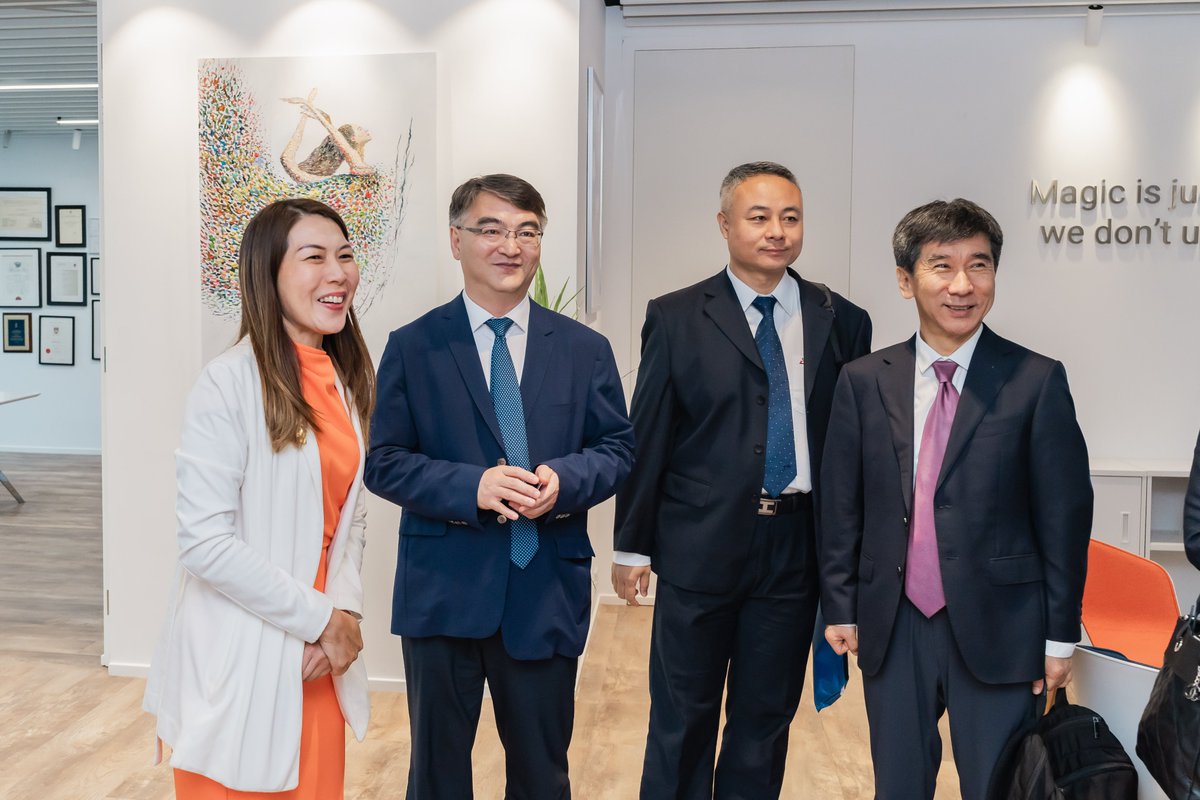 magic_limited's tweet photo. Honored by PRC's National Health Commission visit. Their insights bolster our research and inspire future innovations for societal benefit and collaborative growth. @Siew_C_Ng @QiSu_123 @WendyZHANG_CUHK @linzhang8385 @pwychiu @CUHKMedicine https://t.co/xSdKuCDP4S