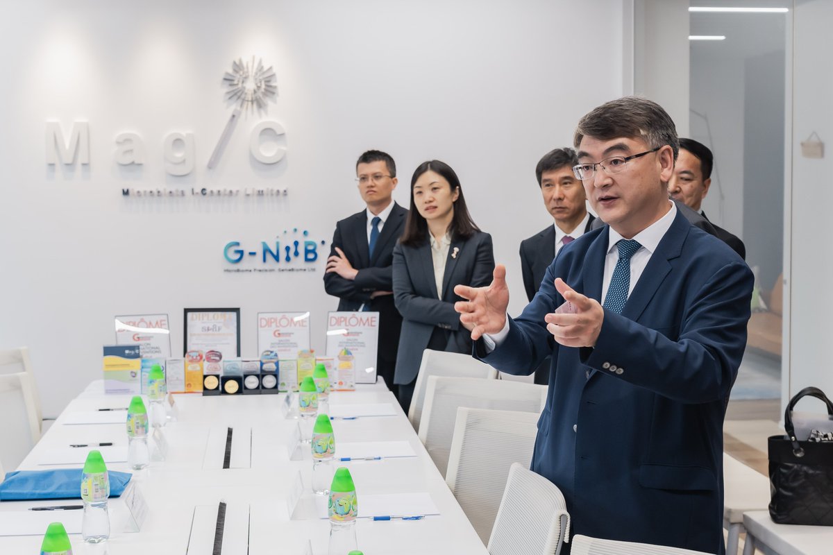 magic_limited's tweet photo. Honored by PRC's National Health Commission visit. Their insights bolster our research and inspire future innovations for societal benefit and collaborative growth. @Siew_C_Ng @QiSu_123 @WendyZHANG_CUHK @linzhang8385 @pwychiu @CUHKMedicine https://t.co/xSdKuCDP4S