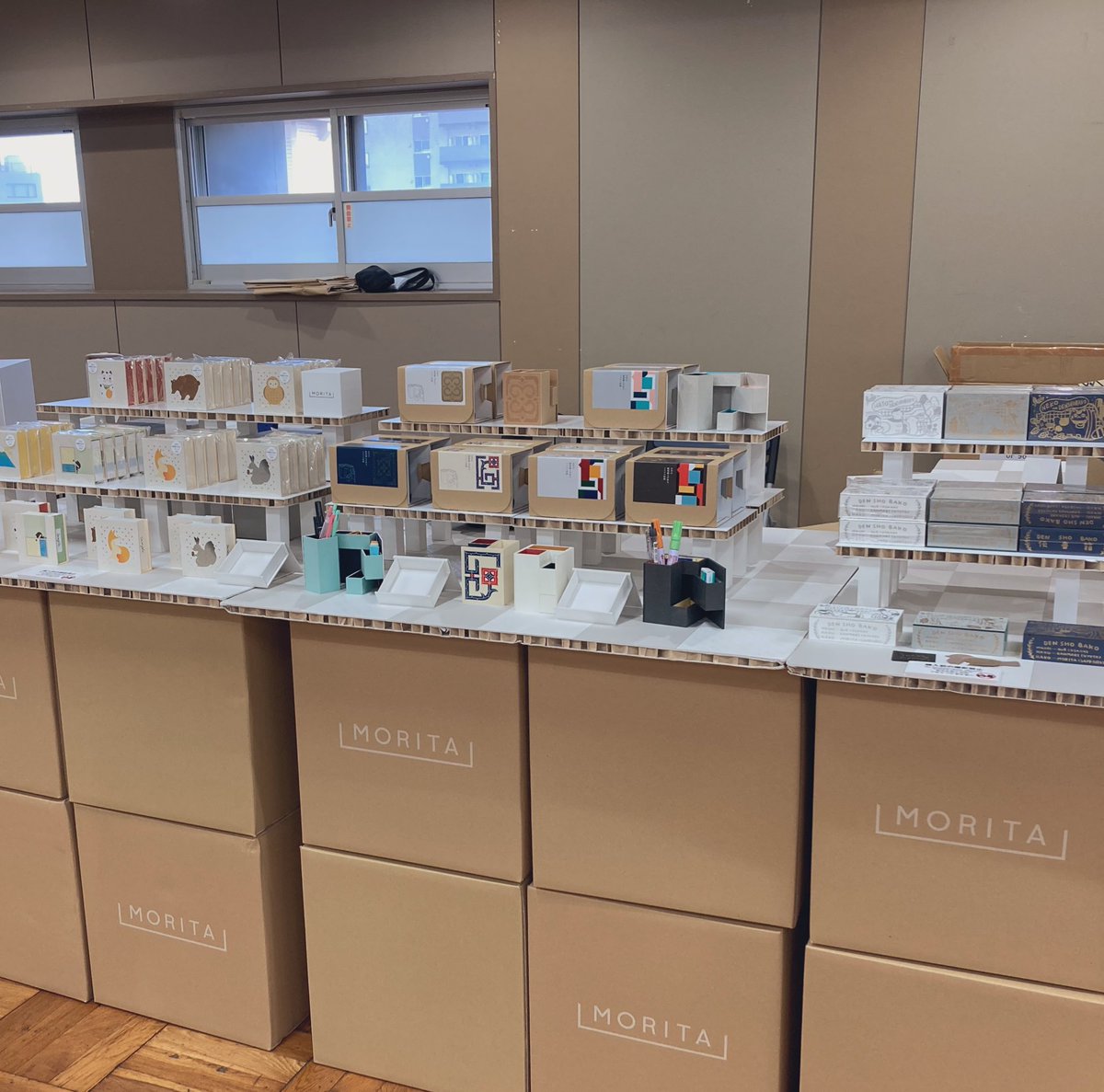 hakop_info's tweet photo. 無事に紙博の設営完了です！明日から3日間、浅草の産業貿易センター台東館6Fでお待ちしております✨
モリタブースはキャッシュレス対応・現金不可となりますので、ご了承ください📢 https://t.co/j5zvgZbobr