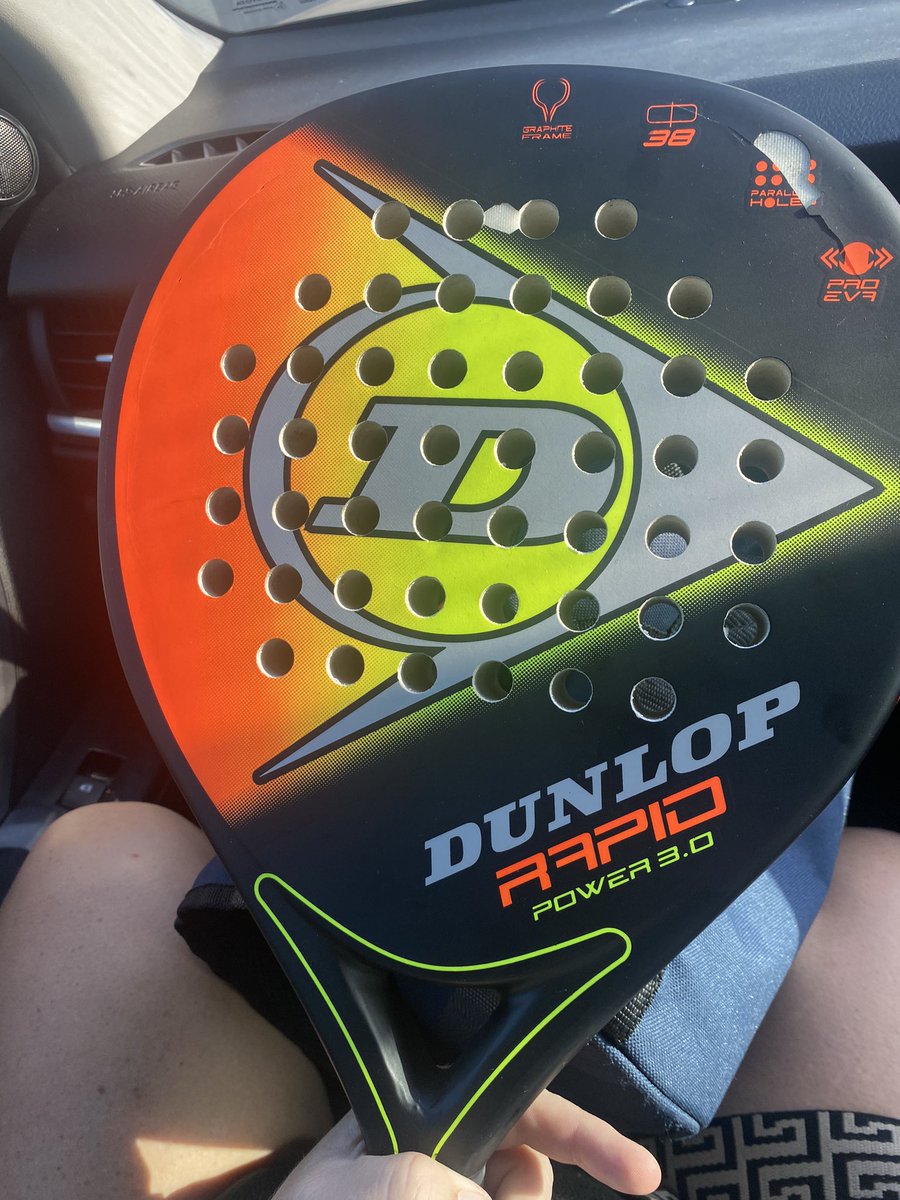 bellubbe's tweet photo. @dunloppadel Good morning, 

Brand new racket: 
Please let me know who I can contact regarding this. https://t.co/zcwj2jFOGO