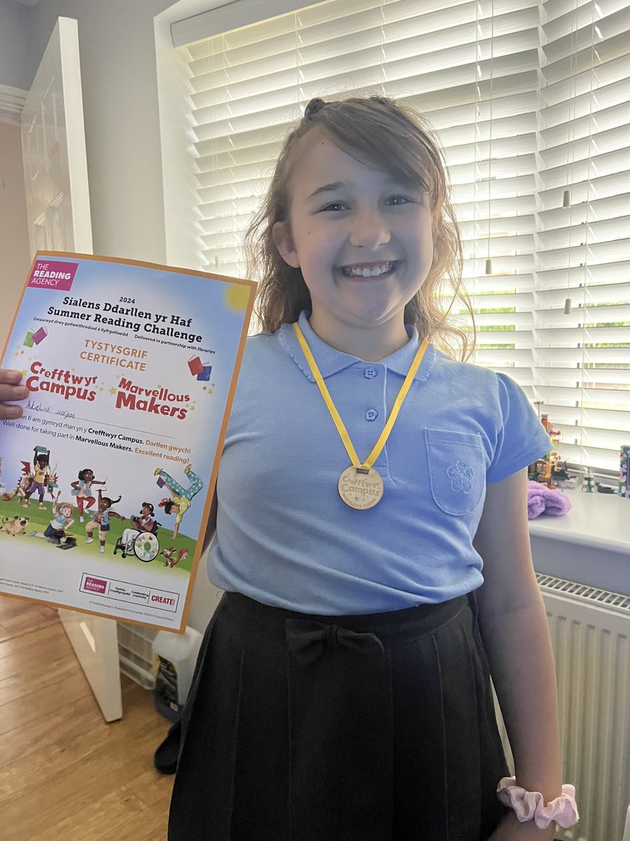 Someone happy she completed the summer reading challenge again this year! <a href="/RhiwSyrDafydd/">Rhiw Syr Dafydd</a> @MrDaviesRSDP <a href="/OakdaleLib/">Oakdale Library</a> 📚