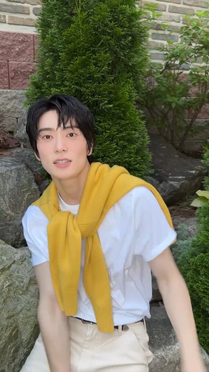 aquariusjjh's tweet photo. 🌼🌼🌼 https://t.co/wutQjxCFAS