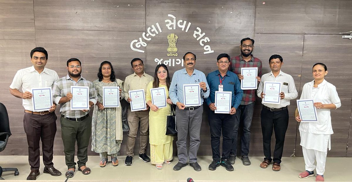 વર્ષ-૨૦૨૪દરમિયાન જૂનાગઢ જિલ્લામાં પડેલ અતિ ભારે વરસાદ ની પરિસ્થિતિ મા માનવ જીવનની સુવ્યવસ્થાપન ની કામગીરી અન્વયે સોંપેલ ફરજ ને  સંનિષ્ઠાતા થી બજવાવ બદલ પીએચસી કુકસવાડા ડૉ. ભક્તિ ચુડાસમા ને માન. કલેકટર  સાહેબશ્રી જૂનાગઢ  દ્વારા આજ રોજ કલેકટર ઓફિસ જૂનાગઢ ખાતે સન્માન કરવામાં આવેલ..