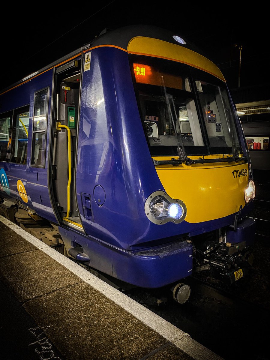 AviationZc's tweet image. ✏️| 170459 is looking sharp at Doncaster! 🚄💨 Who else is a fan of the Class 170?

📣| #northernrail @northernassist 

📍| Doncaster Station

📆|  13/3/23

@on_trax1 @JedKendray @ASMRailPhotos 

#Class170 #Northern #Rail #Railways