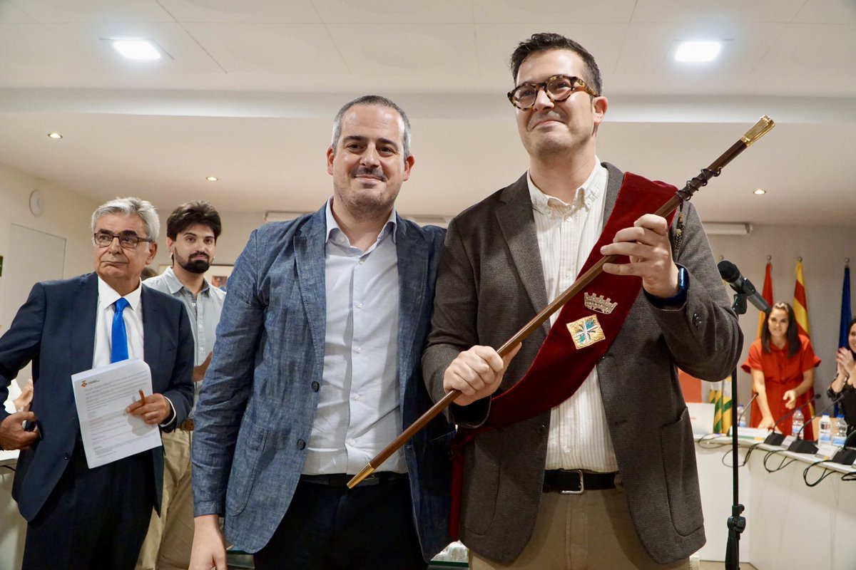 Felicitats <a href="/Juan_Jurado_Br/">Juan Jurado</a>, escollit ahir nou alcalde d’#Esparreguera!

Ha estat un honor servir als veïns i veïnes de la Vila durant 17 anys, 9 dels quals he tingut l’orgull de ser-ne l’alcalde.

Sort i encerts a l’amic Juan i al govern municipal per millorar la vida del veïnat