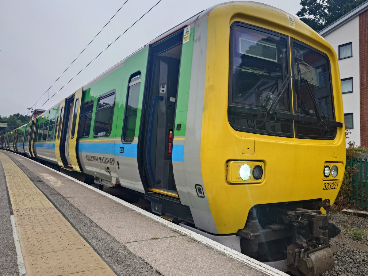Not long till these go, get them in while you can. Getting couple trips before start my shift. Class 323's will be missed in the West Midlands. Final tour 29th September. #class323 <a href="/WestMidRailway/">West Midlands Railway</a> #WestMidlandsRailway #westmidlandstrains