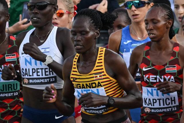 lequipe's tweet image. Brûlée par son compagnon, la marathonienne Rebecca Cheptegei est décédée des suites de ses blessures ow.ly/l4XA50Tg6Ef