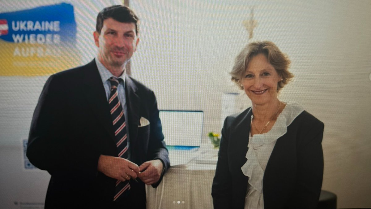 The "Point of Contact: 🇺🇦 Reconstruction" initiative, a collaboration between <a href="/MFA_Austria/">MFA Austria</a> , <a href="/AustriaInUA/">Austria in Ukraine</a> , various 🇦🇹 ministries and local partners to support Ukraine's reconstruction was presented at this year’s Ambassadors Conference. 
🇦🇹 is a significant investor in 🇺🇦 .