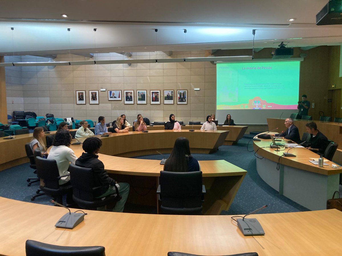Véronique BERTILE (@vbertile) on Twitter photo Les visites continuent pour les étudiants dans le cadre de Start'U. Ce matin, ils sont accueillis à la Mairie de Pessac par François Sztark, adjoint au maire délégué à la Jeunesse, aux Universités et aux Relations Internationales 🙌 <a href="/univbordeaux/">Université de Bordeaux</a> <a href="/Villedepessac/">Ville de Pessac</a> <a href="/fsztark/">Francois Sztark</a> Les visites continuent pour les étudiants dans le cadre de Start'U. Ce matin, ils sont accueillis à la Mairie de Pessac par François Sztark, adjoint au maire délégué à la Jeunesse, aux Universités et aux Relations Internationales 🙌 <a href="/univbordeaux/">Université de Bordeaux</a> <a href="/Villedepessac/">Ville de Pessac</a> <a href="/fsztark/">Francois Sztark</a>