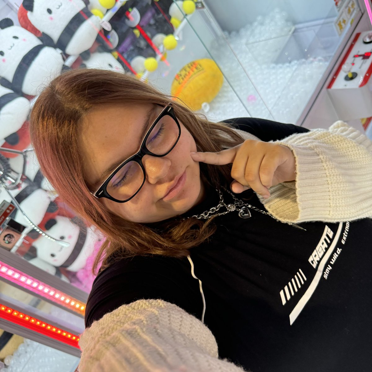 the balloons go crazy! happy vivi day! we’re finally 23 :,]